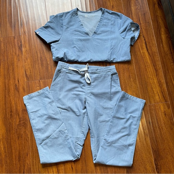 Figs Scrub set: XS BOTTOMS, small top. In a pale denim Color - Picture 2 of 10